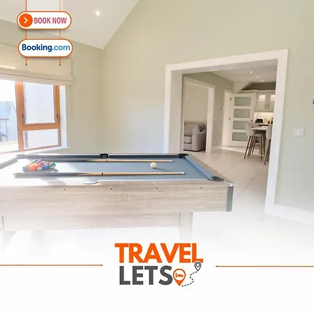 Deluxe 4 Bedroom New Build With Games & Private Garden By Travel Lets Homes לטרקני