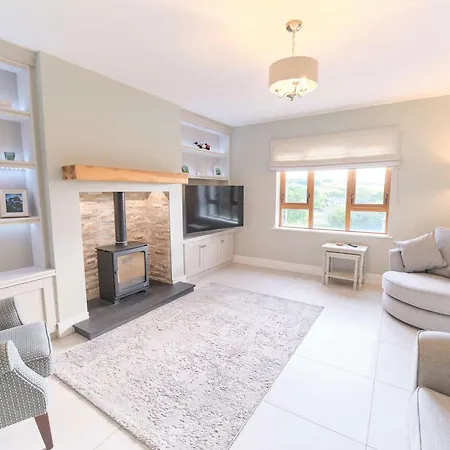 בית נופש Deluxe 4 Bedroom New Build With Games & Private Garden By Travel Lets Homes *