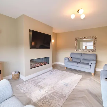 Deluxe 4 Bedroom New Build With Games & Private Garden By Travel Lets Homes * Letterkenny