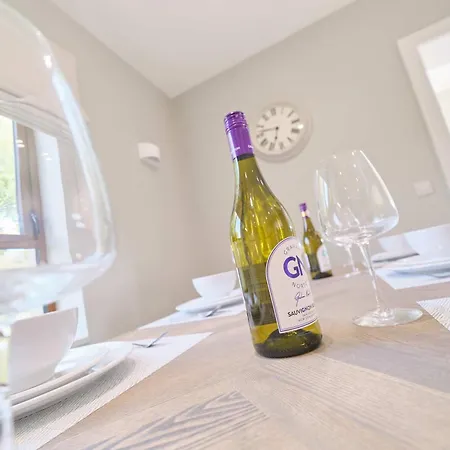 Deluxe 4 Bedroom New Build With Games & Private Garden By Travel Lets Homes Hébergement de vacances Letterkenny