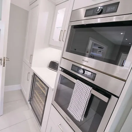 Deluxe 4 Bedroom New Build With Games & Private Garden By Travel Lets Homes * Letterkenny
