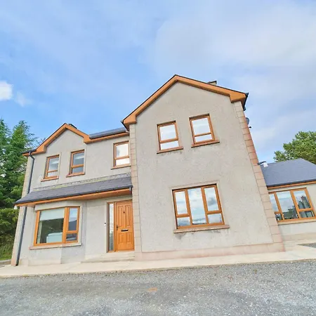 Deluxe 4 Bedroom New Build With Games & Private Garden By Travel Lets Homes *