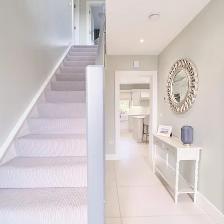 בית נופש Deluxe 4 Bedroom New Build With Games & Private Garden By Travel Lets Homes