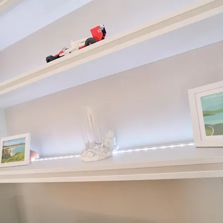 בית נופש Deluxe 4 Bedroom New Build With Games & Private Garden By Travel Lets Homes לטרקני
